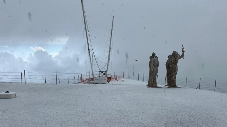 Tahtalı Dağı'nın zirvesi beyaza büründü