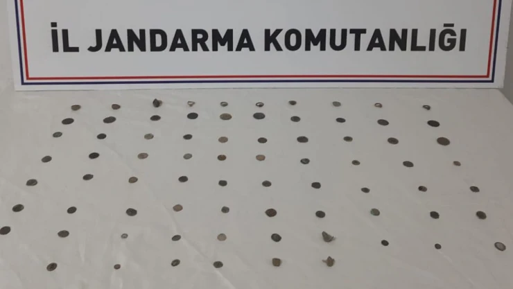 Tarihi eser niteliğinde 76 sikke ve obje ele geçirildi