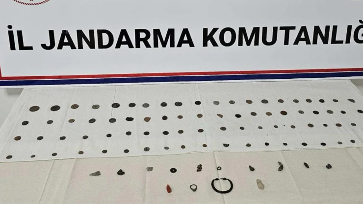 Tarihi eser niteliğinde 80 sikke ile 14 obje ele geçirildi