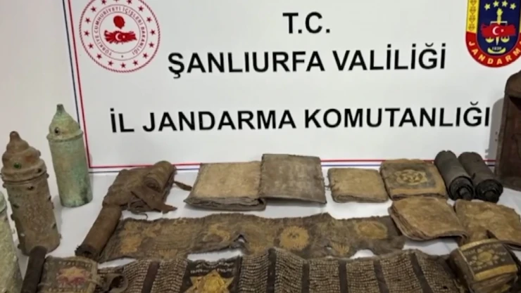 Tarihi eser olan 11 kitabe ve 4 heykel ele geçirildi