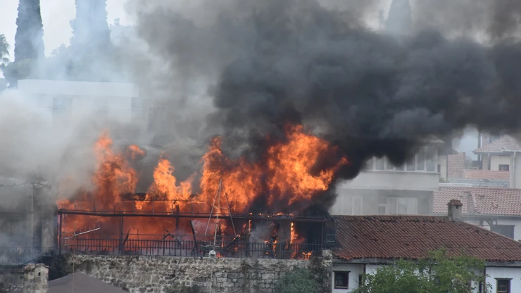 Tarihi Kaleiçi'nde çıkan yangın söndürüldü