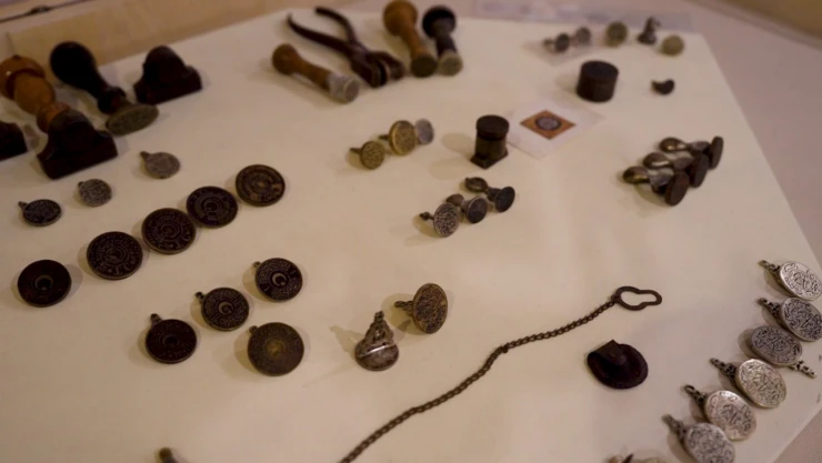 Tarihin kadim tanığı 884 parça mührü incelendi