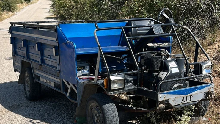 Tarım aracının devrilmesi sonucu 1 kişi öldü, 3 kişi yaralandı