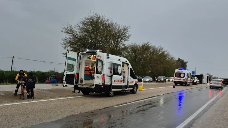 Tarım işçilerini taşıyan midibüs devrildi! Çok sayıda yaralı var