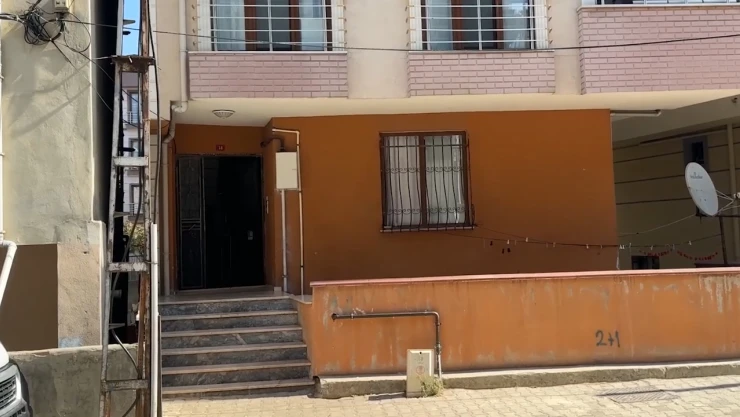 Tartıştığı anne ve babasını bıçaklayarak öldürdü