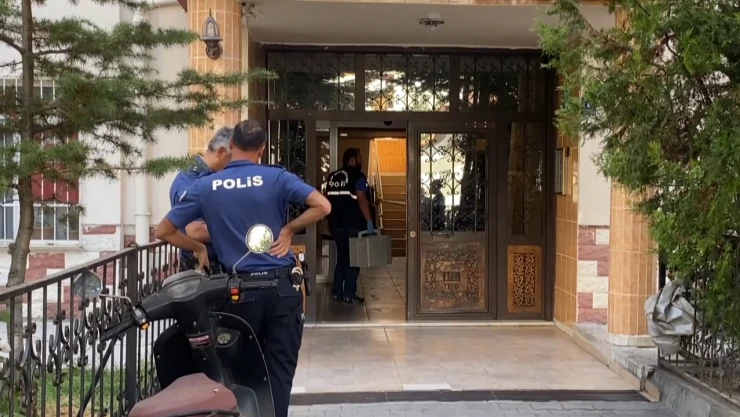 Tartıştığı kişi tarafından bıçaklanan apartman görevlisi öldü