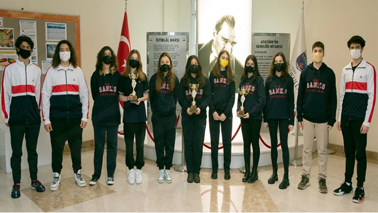 Tenis turnuvasının 2'ncis, 3'üncüsü ve 4'üncüsü SANKO Okulları'ndan