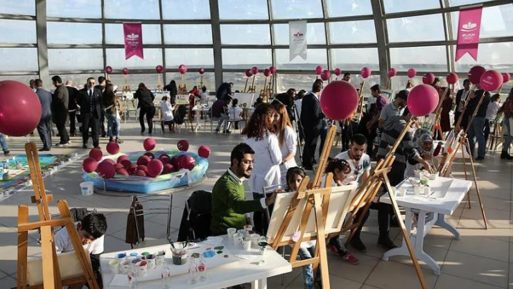 Barışın çocukları hayallerini resmetti