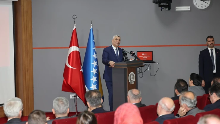 Ticaret Bakanı Bakan Bolat, öğrenci ve akademisyenlerle hitap etti