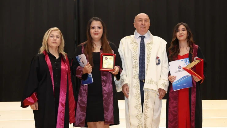 Tıp Fakültesi öğrencileri mezuniyet coşkusu yaşadı