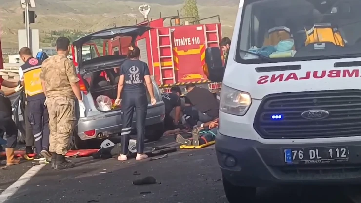 Tır ile otomobil çarpıştı 1 kişi öldü