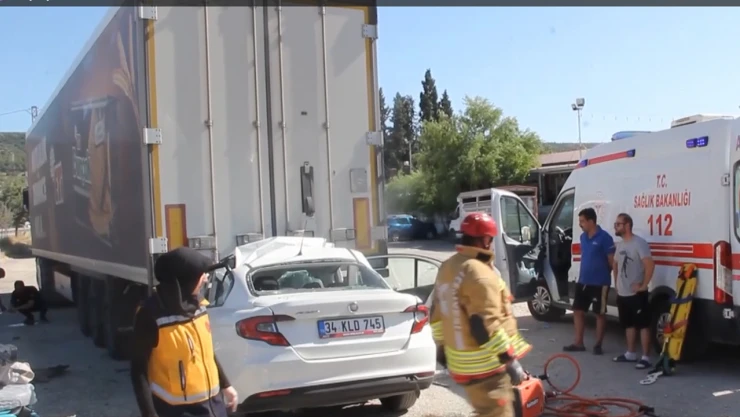 Tıra arkadan çarpan otomobildeki baba ve 3 çocuğu öldü