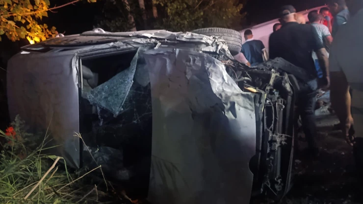 Tıra çarpan otomobildeki iki kardeş, hayatını kaybetti