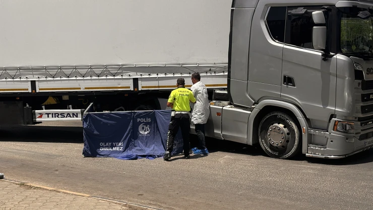 Tırın çarptığı motosikletteki 2 kişi öldü