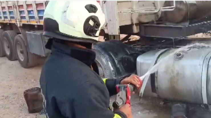 Tırın yakıt deposunda meydana gelen patlamada 7 kişi yaralandı