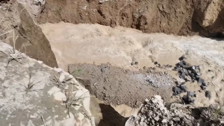 Toprak kayması sonrası hasarlı 38 ev tahliye edildi