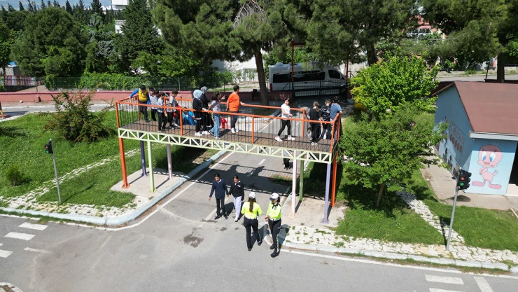 Trafik eğitim parkı minik öğrencileri ağırladı