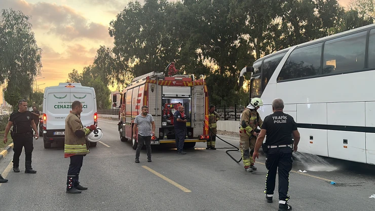 Trafik kazasında otobüsün altına savrulan kişi öldü