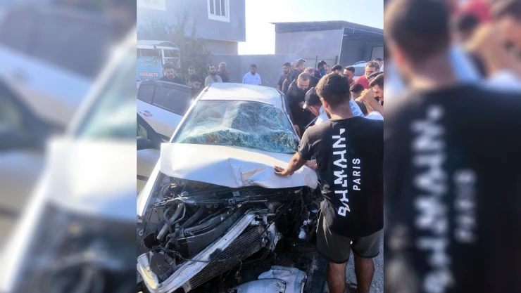 Traktör ile otomobil çarpıştı! Ölü ve yaralılar var