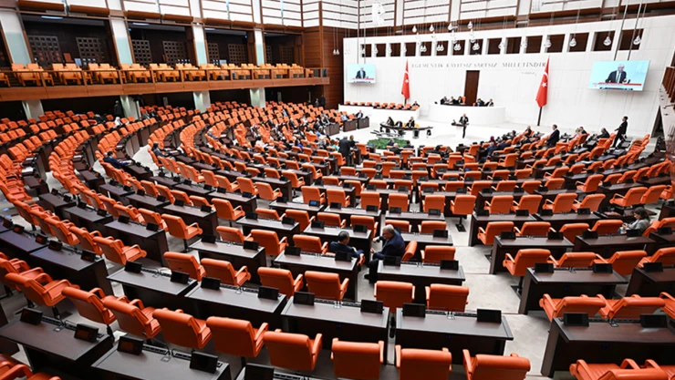 TSK personeline ilişkin kanun teklifindeki 28 madde kabul edildi