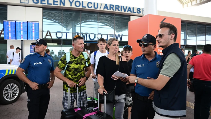 Turistlerin güvenliği için denizde, havada, karada görev başındalar