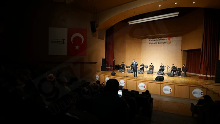 Türk Halk Müziği konseri dinleyicilerden büyük alkış aldı