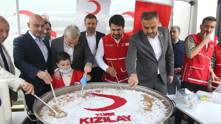 Türk Kızılay Kahramanmaraş'ta aşure dağıttı