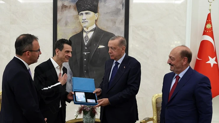 Türkiye A Milli Kadın Voleybol takımı Antrenörü Guidetti'ye 'Turkuaz Kart' verildi