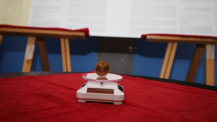 Türkiye Cumhuriyeti'nin ilk altın parası 100. yılında Antalya'da sergilendi