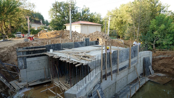 Türkoğlu'na yeni köprü menfez