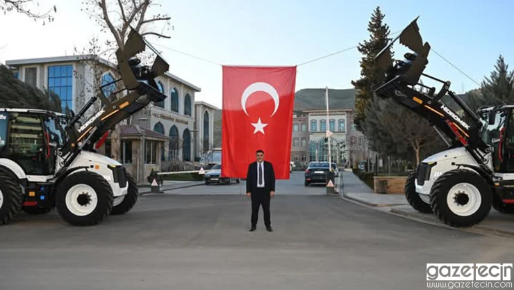 Türkoğlu'nda dev kazıcılarla daha etkin ve hızlı hizmet