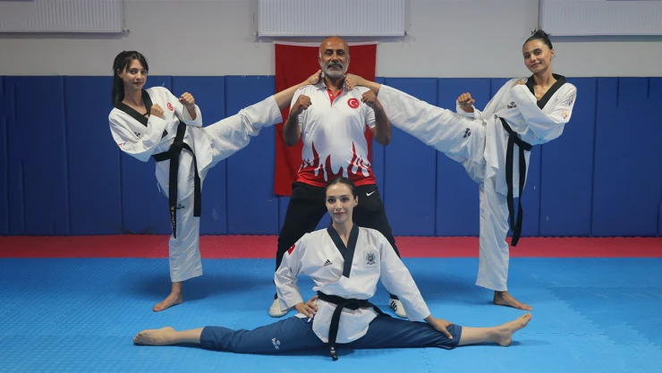 Üç kızını milli sporcu yapan tekvando antrenörü baba gururlu