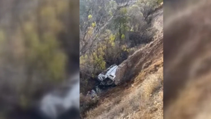 Uçuruma devrilen servisteki 13 öğrenci ve sürücü yaralandı