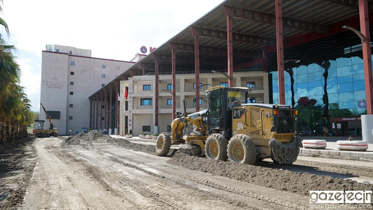 Üniversite Hastanesinin yolu yenileniyor