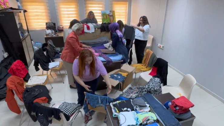 Üniversite öğrencilerine ücretsiz giyim mağazası hizmeti