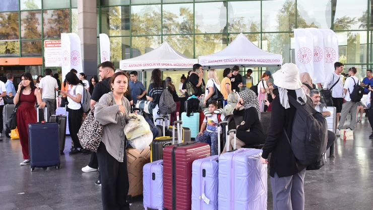 Üniversite öğrencilerini, Gençlik ve Spor İl Müdürlüğü karşılandı