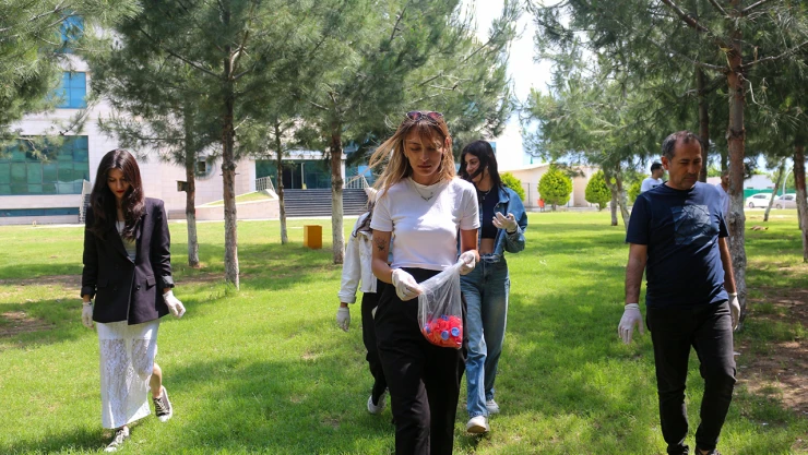 Üniversite öğrencisi, engelli depremzedeleri sevindirmek için harekete geçti