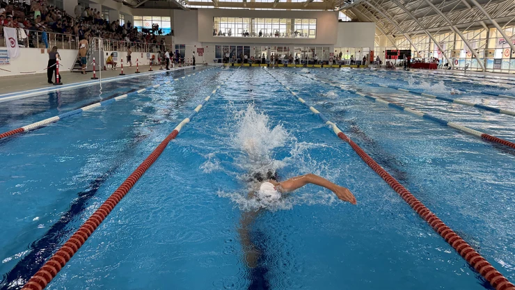 Üniversiteler arası Türkiye Yüzme Şampiyonası başladı