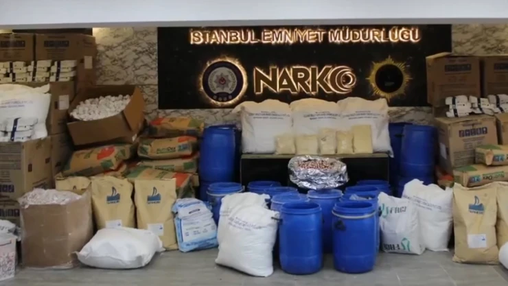 Uyuşturucu imalathanesine baskın! 7 milyon  uyuşturucu hap ele geçirildi