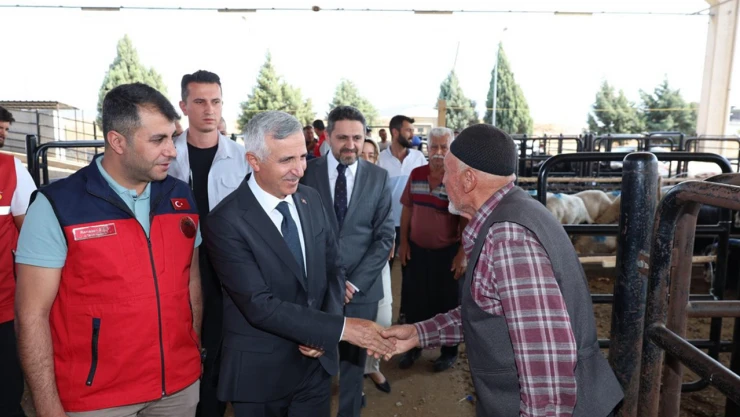 Vali Ünlüer, bayram öncesi Canlı Hayvan Borsası'nı denetledi