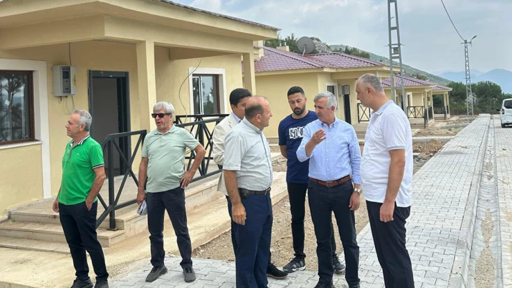 Vali Ünlüer, Göksun ve Andırın'da köy konutlarını inceledi