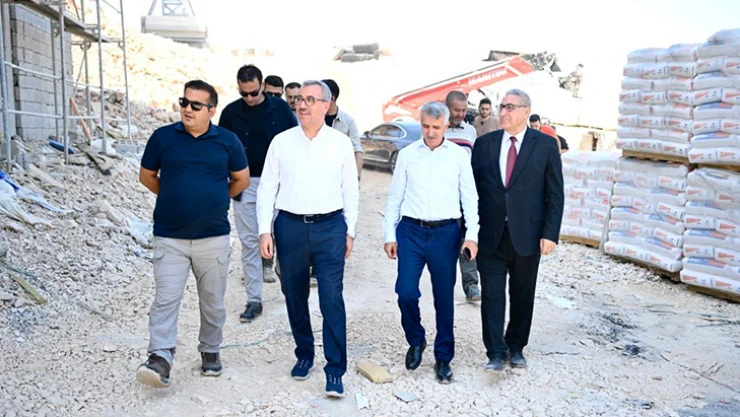 Vali Ünlüer'in ilk ziyareti deprem üssü Pazarcık oldu