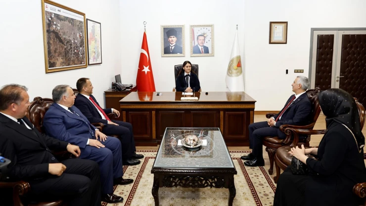 Vali Ünlüer, koltuğunu temsili Vali Mehtap Gök'e devretti