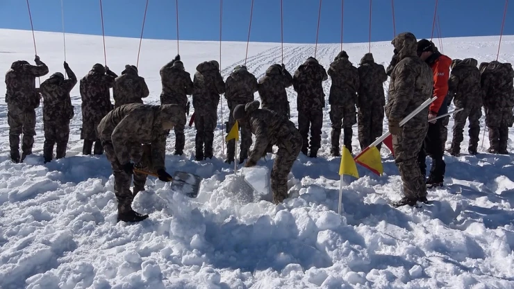 Van polisine çığ eğitimleri veriliyor