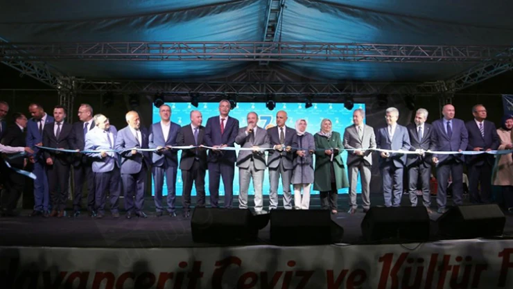Varank ve Kirişci, Çağlayancerit ceviz festivaline katıldı