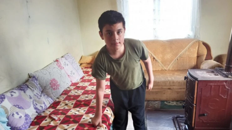 Vicdansızlar bunu da yaptı Engelli aileyi dolandırdılar