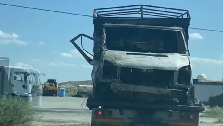 Yanmış kamyonette baba ve oğlun cesetleri bulundu