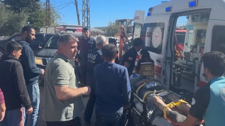 Yapımı süren camide 6 işçi göçük altında kaldı