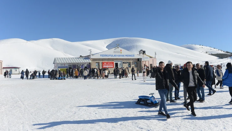Yedikuyular Kayak Merkezi, 15 bin ziyaretçiyi ağırladı