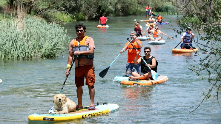 Yol arkadaşı Ateş Bey ile serin sularda 8 yıldır kürek çekiyor